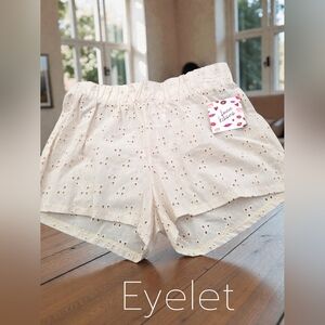 New eyelet beige summer shorts Women Juniors M